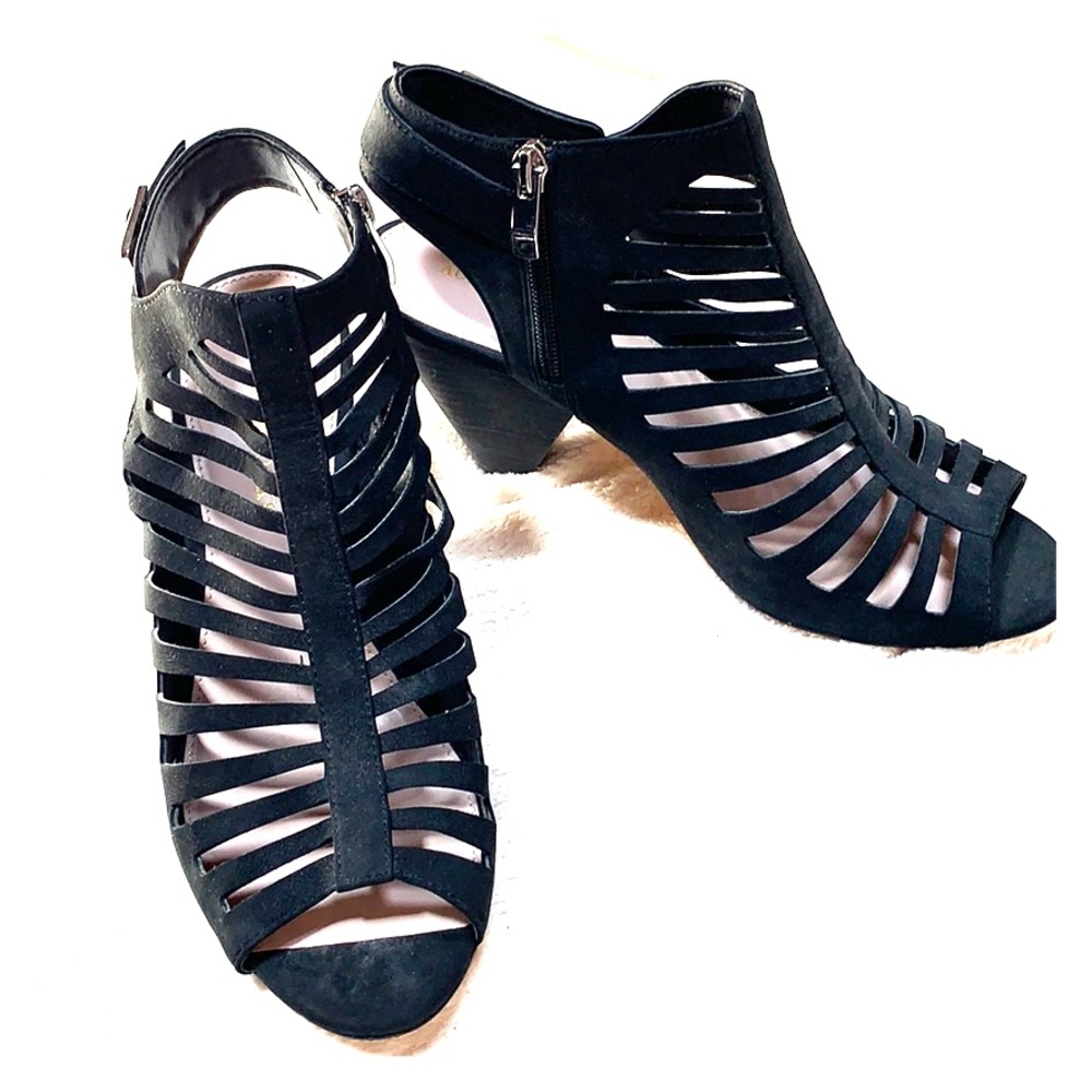 Caged Straps Sandal-Black Suede Wedge Heel Size 10